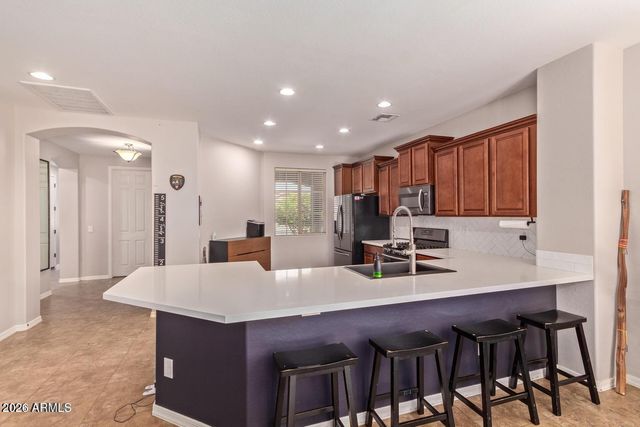 119 W LEATHERWOOD Avenue, San Tan Valley, AZ 85140