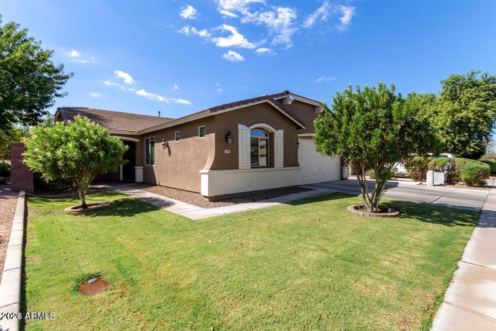 119 W LEATHERWOOD Avenue, San Tan Valley, AZ 85140