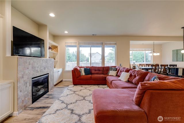 8605 189th Street Ct E, Puyallup, WA 98375