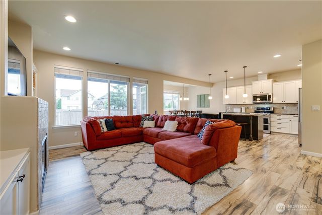 8605 189th Street Ct E, Puyallup, WA 98375