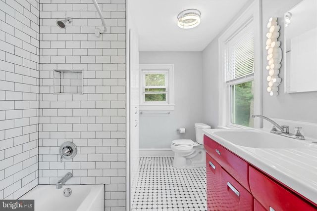 301 LAKEVIEW DR, Collingswood, NJ 08108