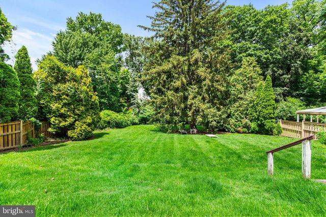 301 LAKEVIEW DR, Collingswood, NJ 08108