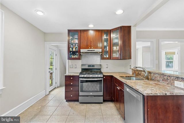 301 LAKEVIEW DR, Collingswood, NJ 08108