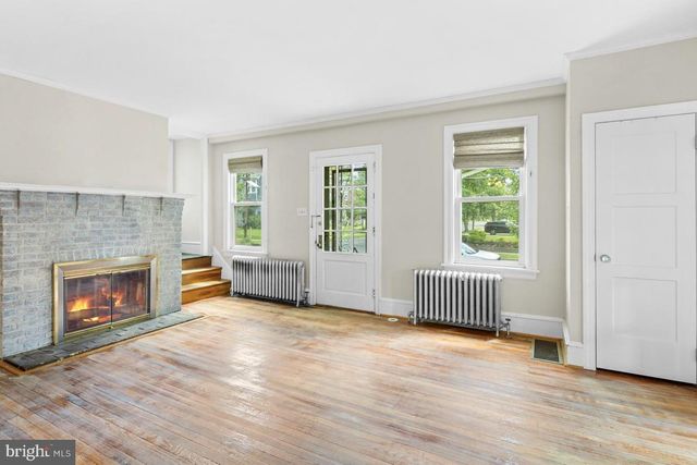 301 LAKEVIEW DR, Collingswood, NJ 08108