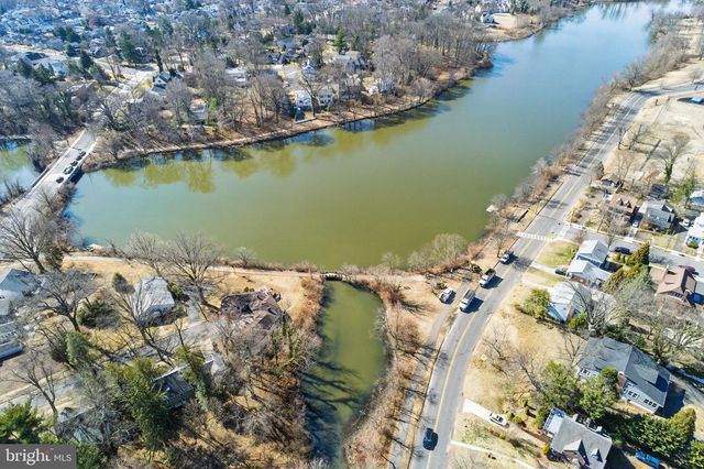 301 LAKEVIEW DR, Collingswood, NJ 08108