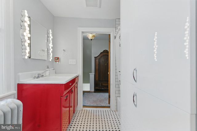 301 LAKEVIEW DR, Collingswood, NJ 08108