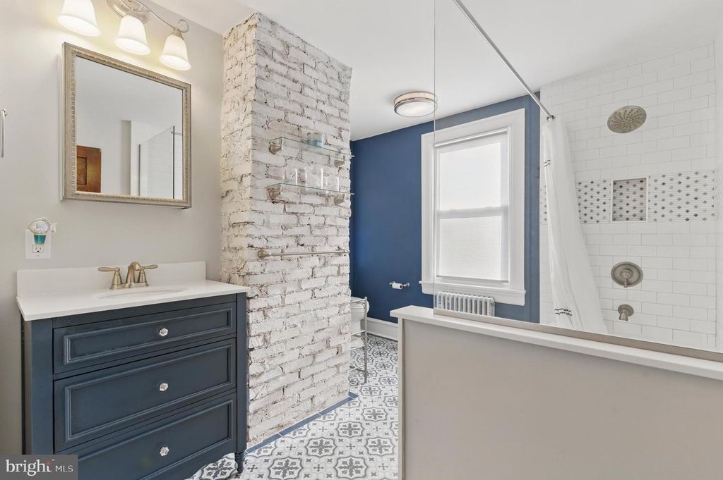 301 LAKEVIEW DR, Collingswood, NJ 08108
