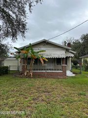 7625 N NORTH SHORE Drive, Jacksonville, FL 32208