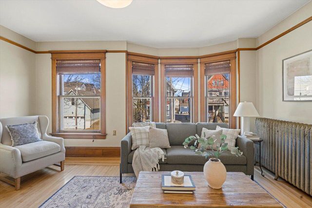 117 E Lloyd STREET, Milwaukee, WI 53212