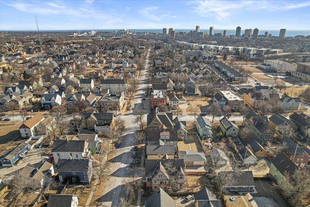 117 E Lloyd STREET, Milwaukee, WI 53212