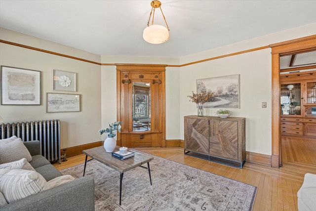 117 E Lloyd STREET, Milwaukee, WI 53212