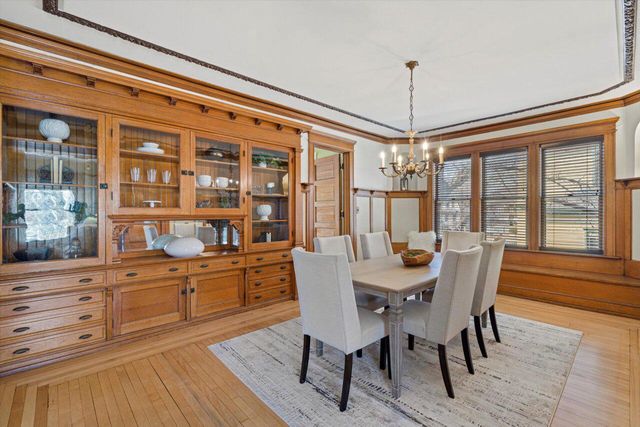 117 E Lloyd STREET, Milwaukee, WI 53212