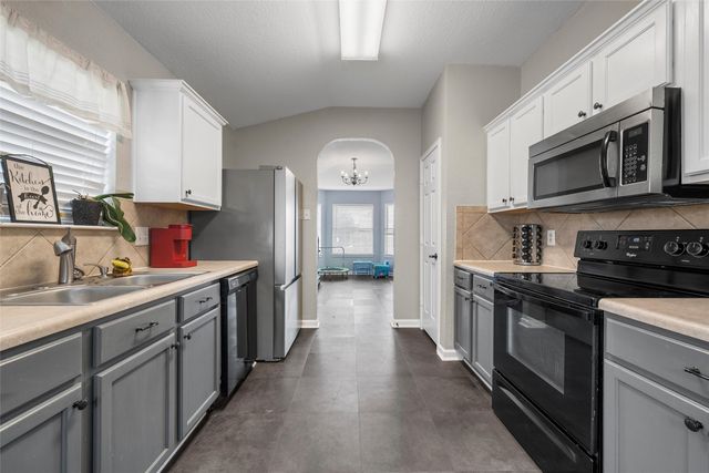 10024 Barton Creek Drive, Waco, TX 76708