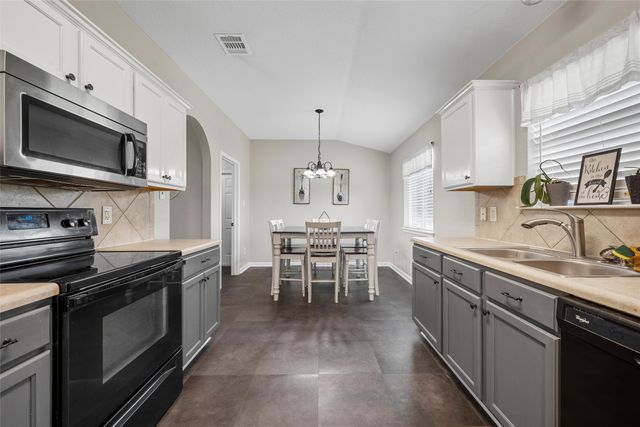 10024 Barton Creek Drive, Waco, TX 76708