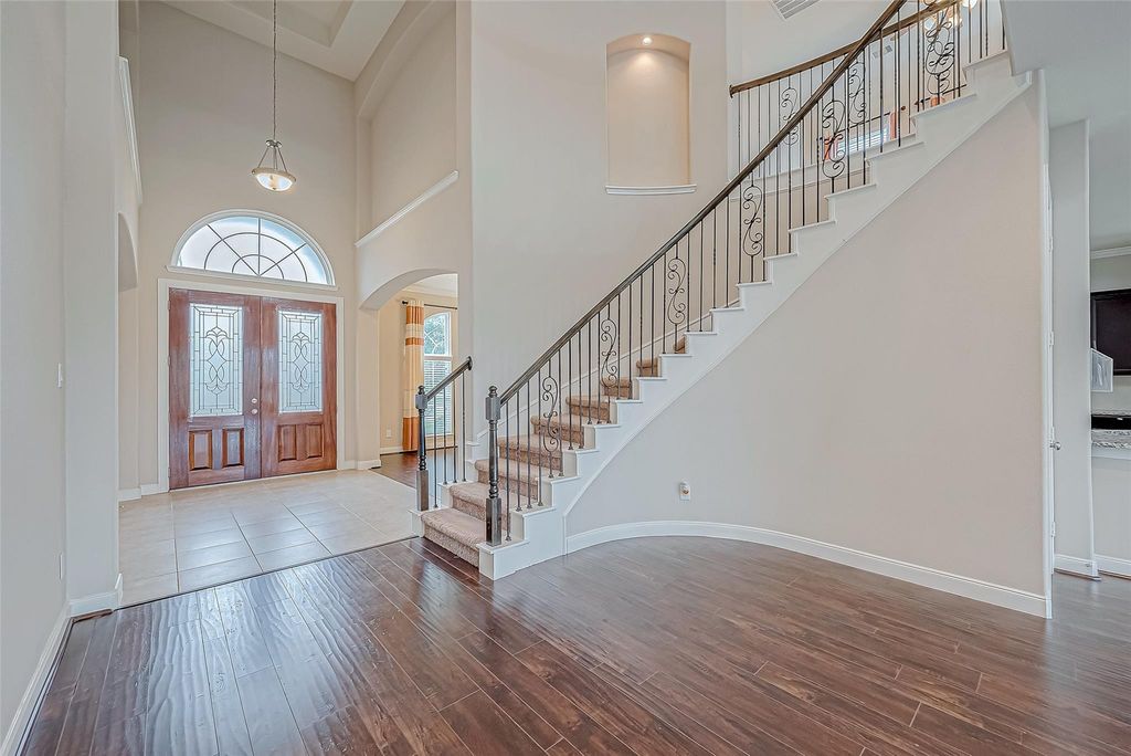 25719 Oakwood Knoll Drive, Katy, TX 77494