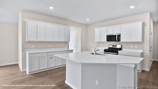 2111 E San Antonio Street, Broken Arrow, OK 74011