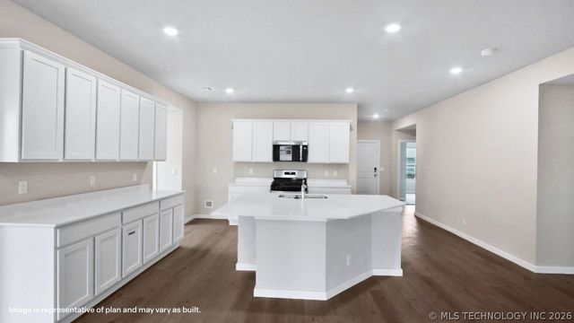 2111 E San Antonio Street, Broken Arrow, OK 74011