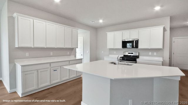 2111 E San Antonio Street, Broken Arrow, OK 74011