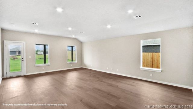 2111 E San Antonio Street, Broken Arrow, OK 74011