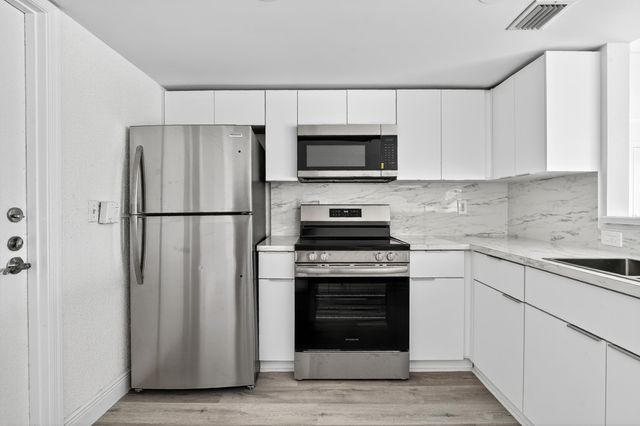 495 SE 8th Street 242, Deerfield Beach, FL 33441