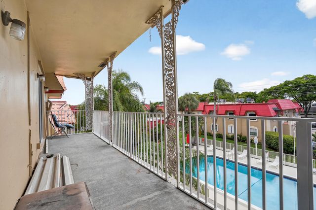 495 SE 8th Street 242, Deerfield Beach, FL 33441