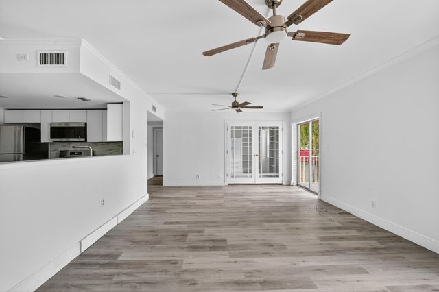 495 SE 8th Street 242, Deerfield Beach, FL 33441