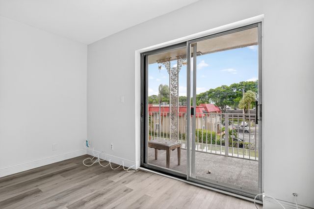 495 SE 8th Street 242, Deerfield Beach, FL 33441
