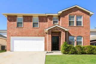 8768 Stonebriar Lane, Fort Worth, TX 76123