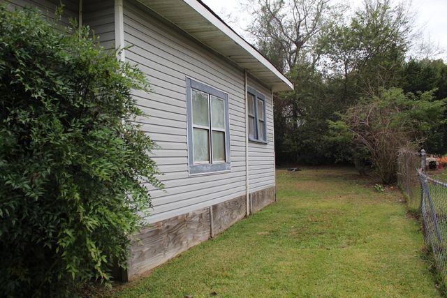 1215 Rebecca Ave., Hattiesburg, MS 39401