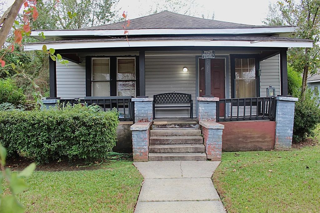 1215 Rebecca Ave., Hattiesburg, MS 39401