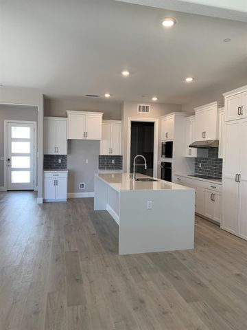 9066 Elliott Springs Dr, Elk Grove, CA 95624