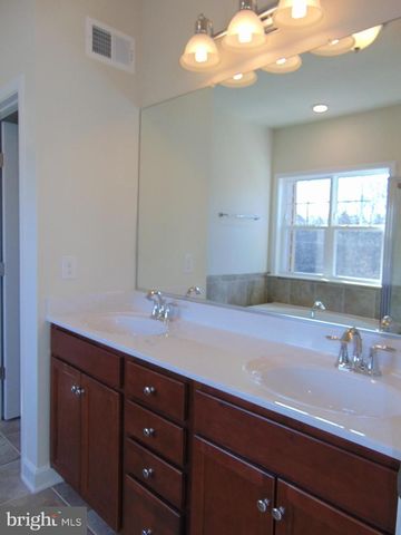 42641 OAK PARK SQ, Ashburn, VA 20148