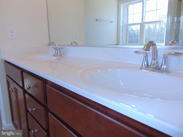 42641 OAK PARK SQ, Ashburn, VA 20148