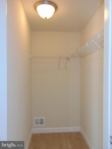 42641 OAK PARK SQ, Ashburn, VA 20148