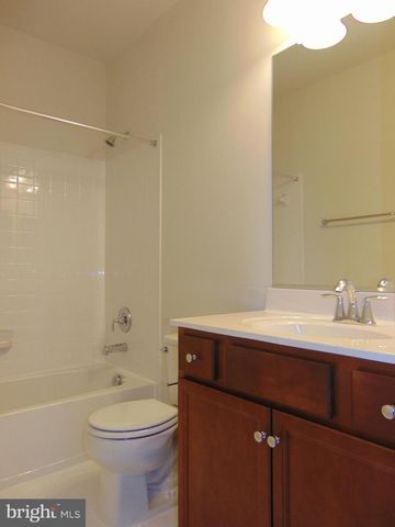 42641 OAK PARK SQ, Ashburn, VA 20148