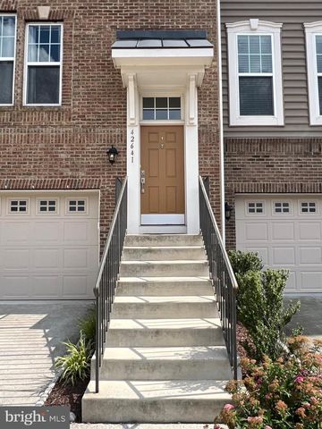 42641 OAK PARK SQ, Ashburn, VA 20148