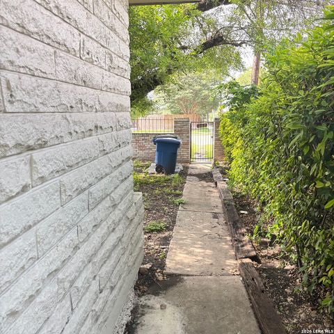 1369 Oblate, San Antonio, TX 78216