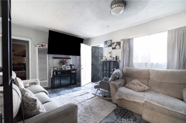 340 W 62nd Street, Los Angeles, CA 90003