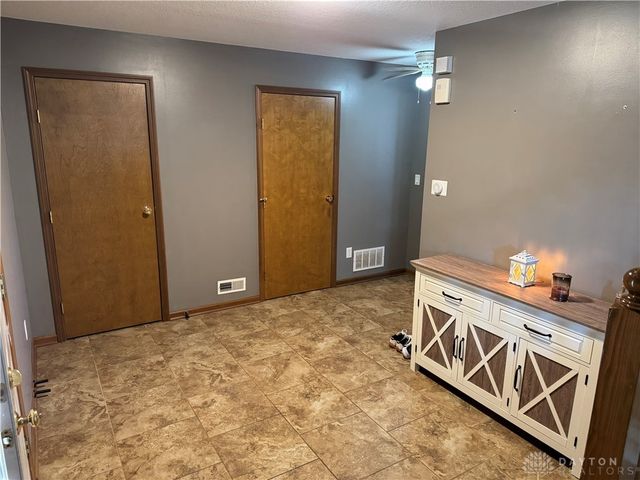 800 Mckees Mill Run, New Carlisle, OH 45344