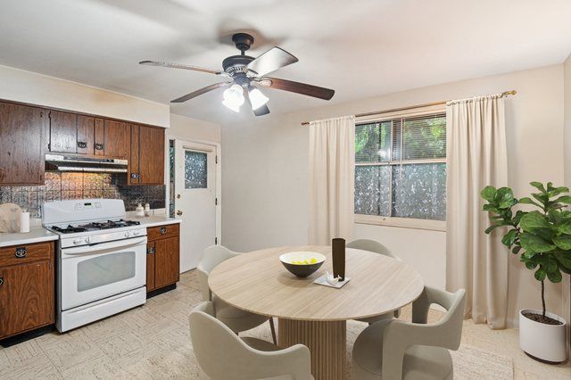 1762 W Highland Avenue 104, Chicago, IL 60660