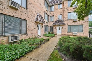 1762 W Highland Avenue 104, Chicago, IL 60660