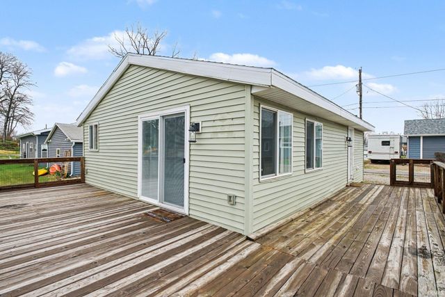 15 EMS B40g Lane, Leesburg, IN 46538