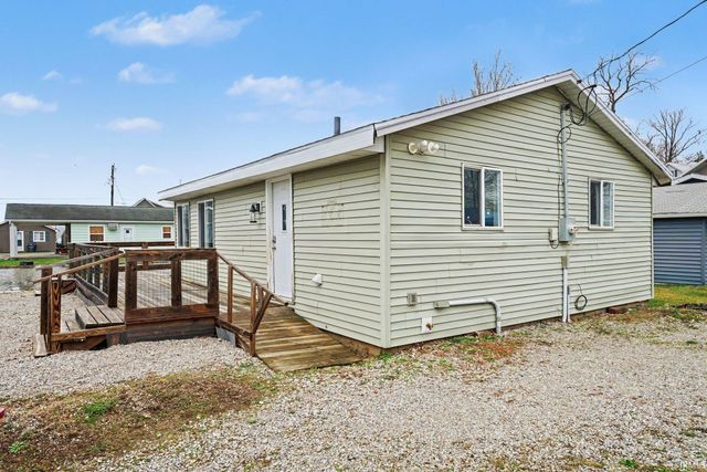 15 EMS B40g Lane, Leesburg, IN 46538