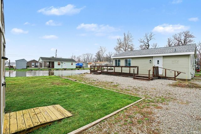 15 EMS B40g Lane, Leesburg, IN 46538