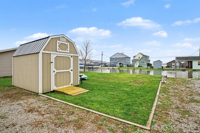 15 EMS B40g Lane, Leesburg, IN 46538
