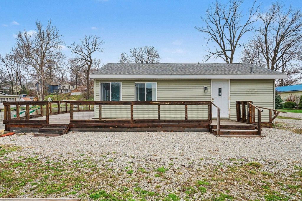 15 EMS B40g Lane, Leesburg, IN 46538