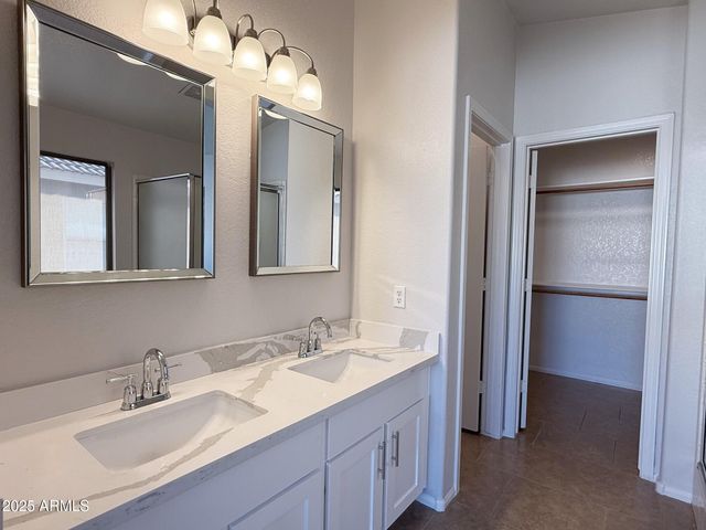 1316 E VERNOA Street, San Tan Valley, AZ 85140