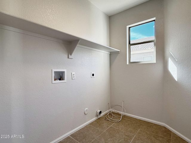 1316 E VERNOA Street, San Tan Valley, AZ 85140