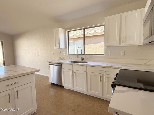 1316 E VERNOA Street, San Tan Valley, AZ 85140