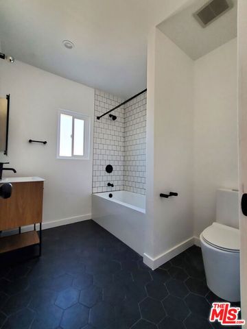1491 Scott Ave 5, Los Angeles, CA 90026